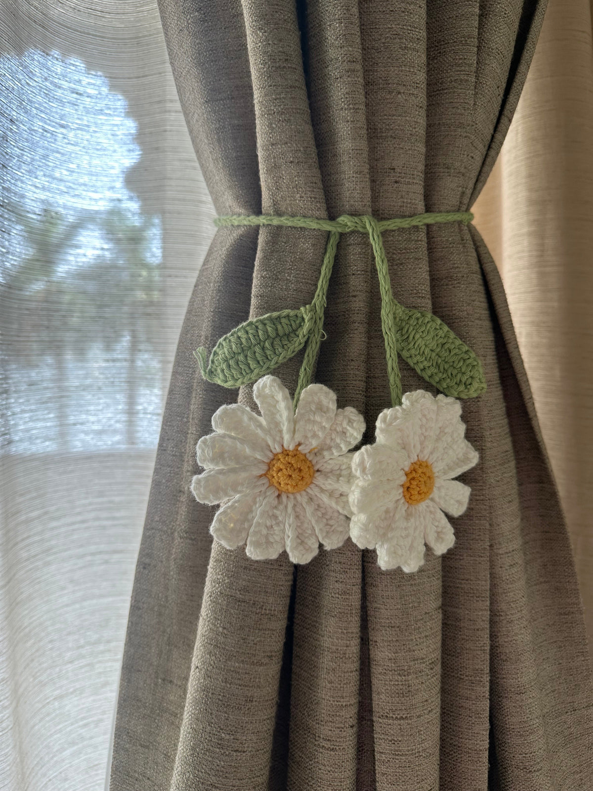 Daisy Curtain Tie