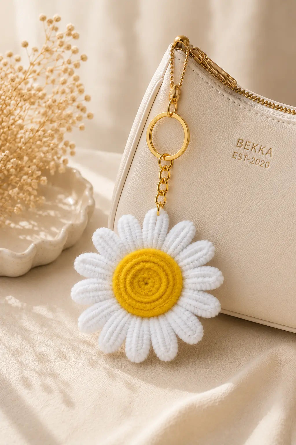 White Daisy Flower Bag Charm | Handmade Floral Keychain – YouLove